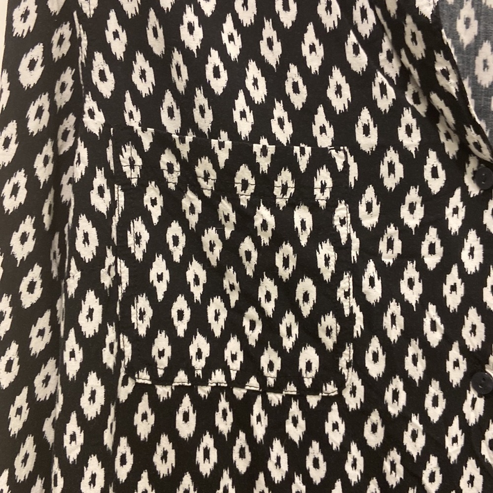Button Down blouse - Picture 2 of 4